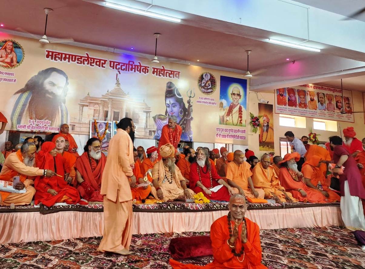 Vishwaguruji at mahamandaleshwar diksha in Sojat city